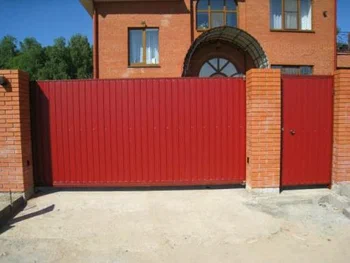 Откатные ворота на сваях обшитые профлистом
